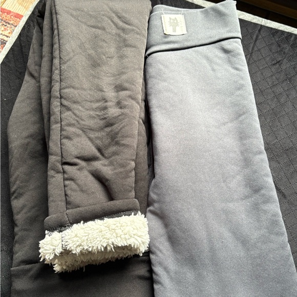 Black and Gray Leggings with Full Length and Smooth Texture - Picture 4 of 4